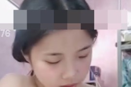 B站 小烤鱼， 一对一裸聊，这颜值很诱人啊，脱光光揉奶自慰